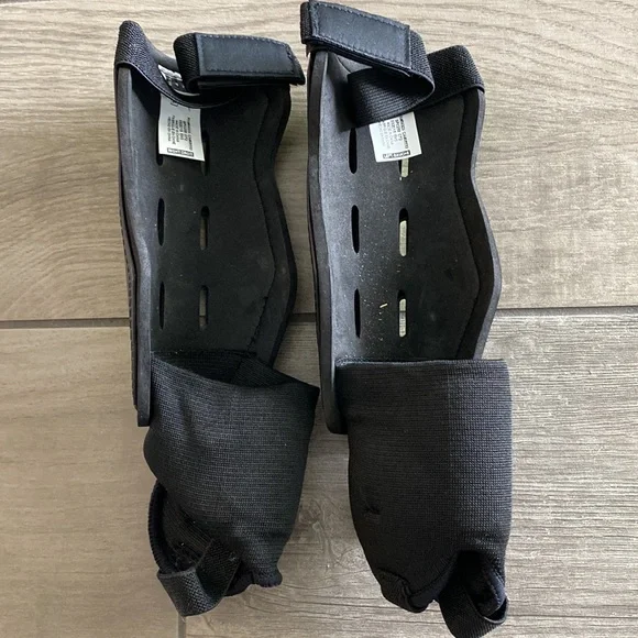 Boys Nike Shin Guards - Picture 2 of 4